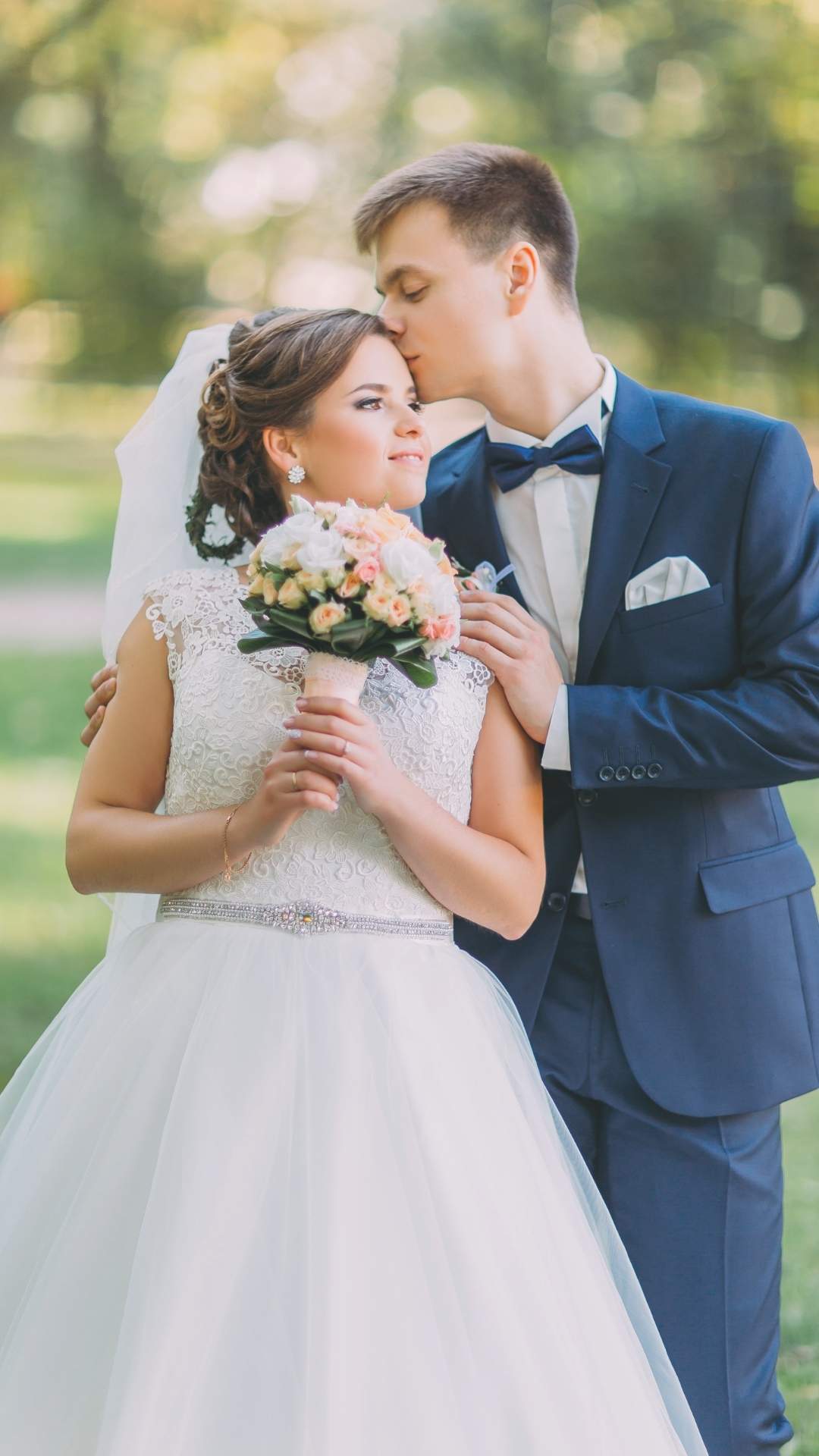 couple de jeunes mariés